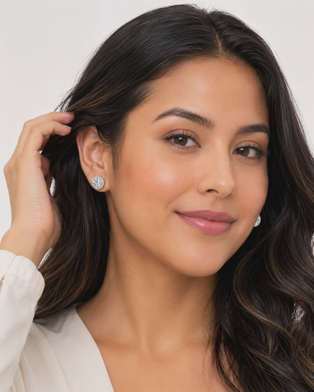 swarneva-lumina-circle-earring-video